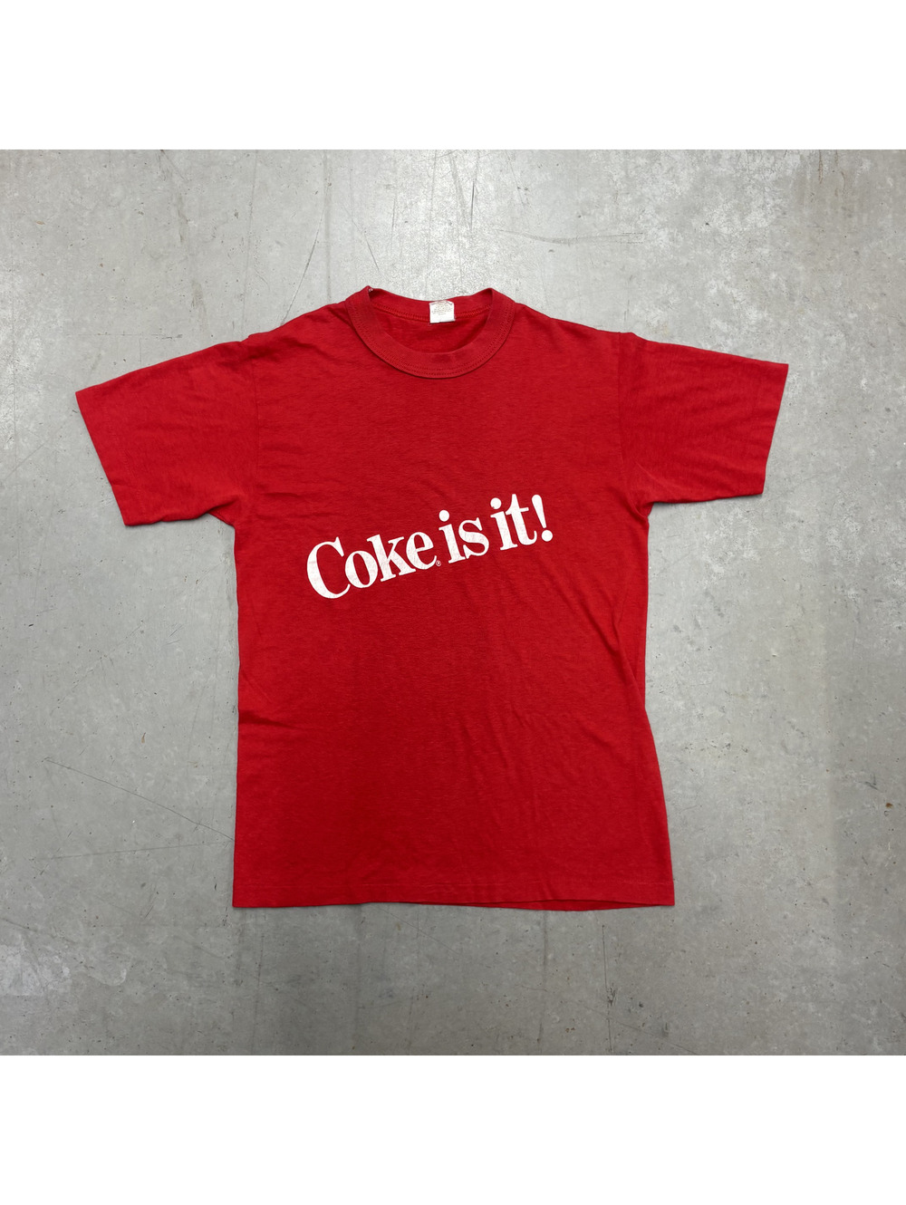 Vintage 80s Coca Cola "Coke is it!" Graphic T-Shirt Medium Red